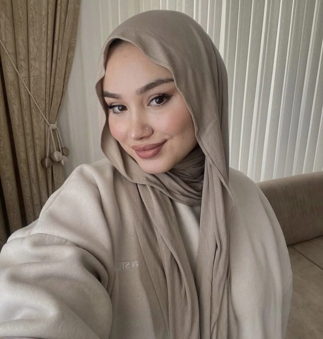Gamze - Ümraniye Escort
