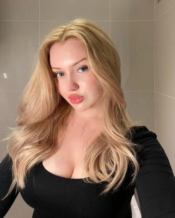 Eda - Ümraniye Escort