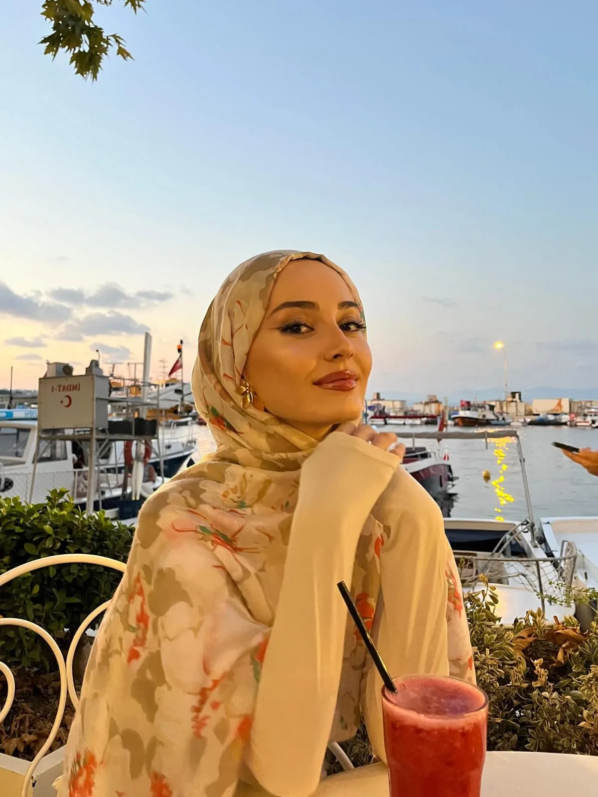 Esra - Ümraniye Escort